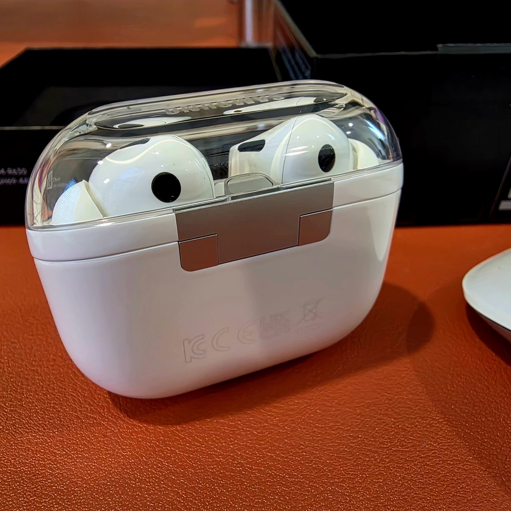 Samsung Galaxy Buds3 Pro - White - Picture 3 of 6